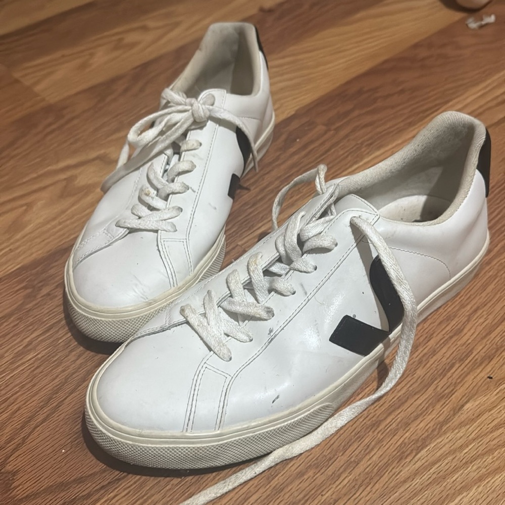 Veja Black and white